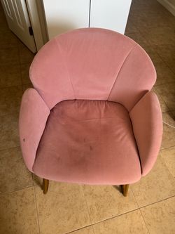 Pink chair w/ removable cloth