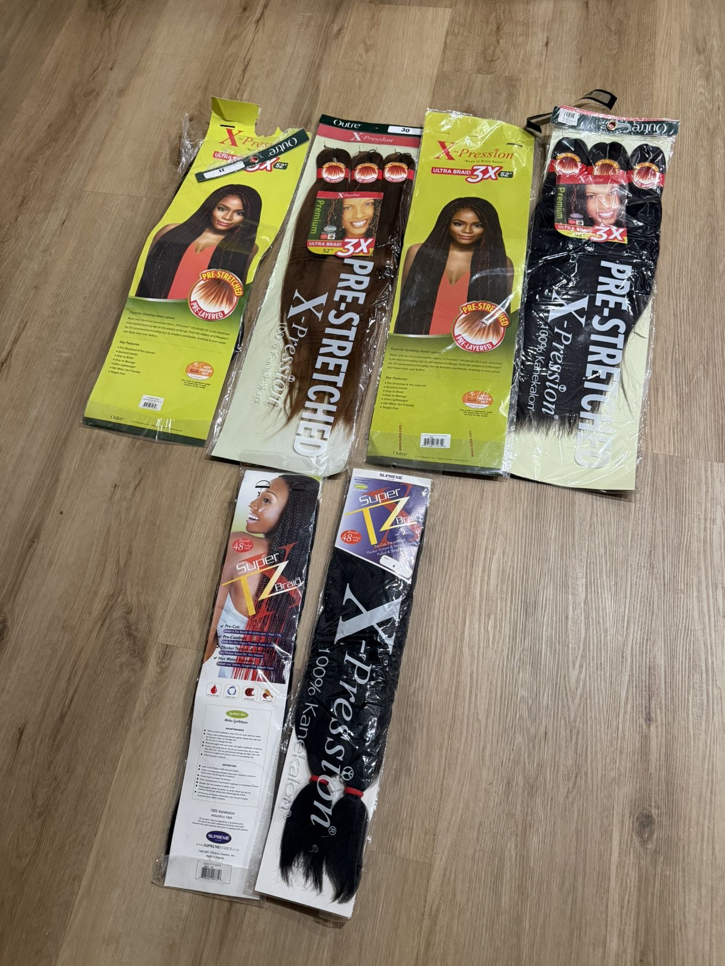 Hair extensions . Outre Xpression Synthetic 3X ULTRA BRAID - 6packs