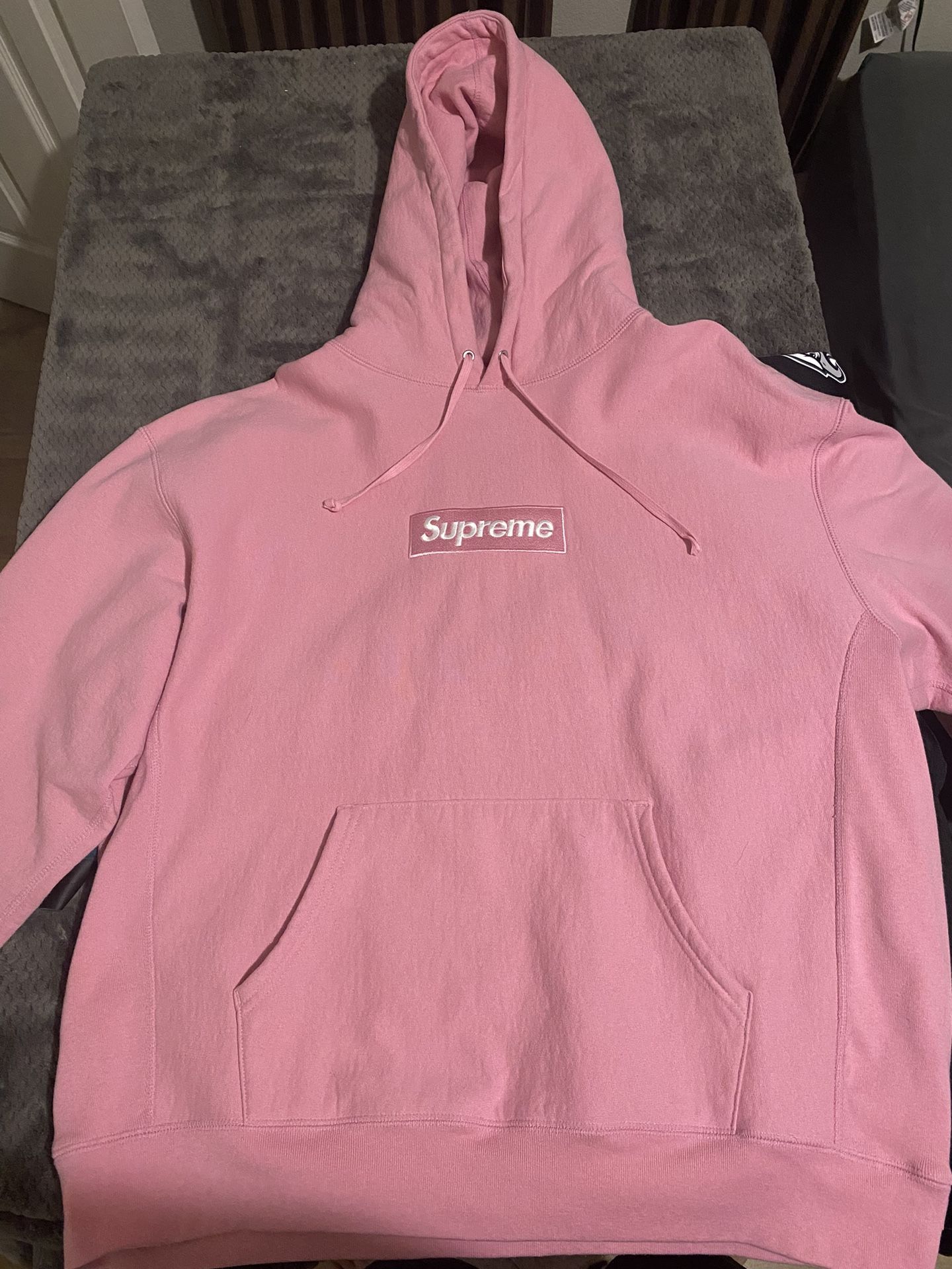 SUPREME UNDER RETAIL