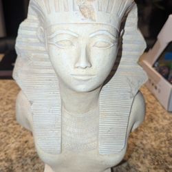 Bust of Queen Hatshepsut - Metropolitan Museum of Art, New York 18th Dynasty 1500 B.C.