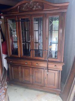 China Cabinet / Dining Hutch