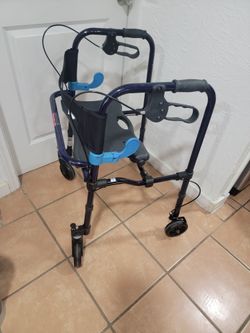 New Drive Clever-Lite Walker/Rollator with Seat and Loop Locks