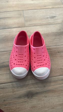 Girls water shoes size 1-2