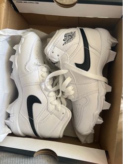 Kids cleats