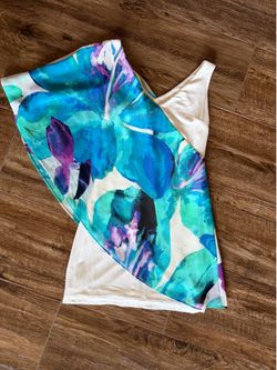 Bebe tropical asymmetrical dress size small