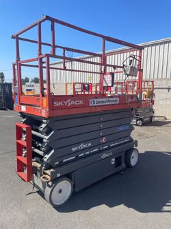 Skyjack Scissor Lift