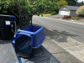 Small Dog Cat Rabbit Bunny Kennel Crate Carrier Like New 24" L by 14” W by 14” H