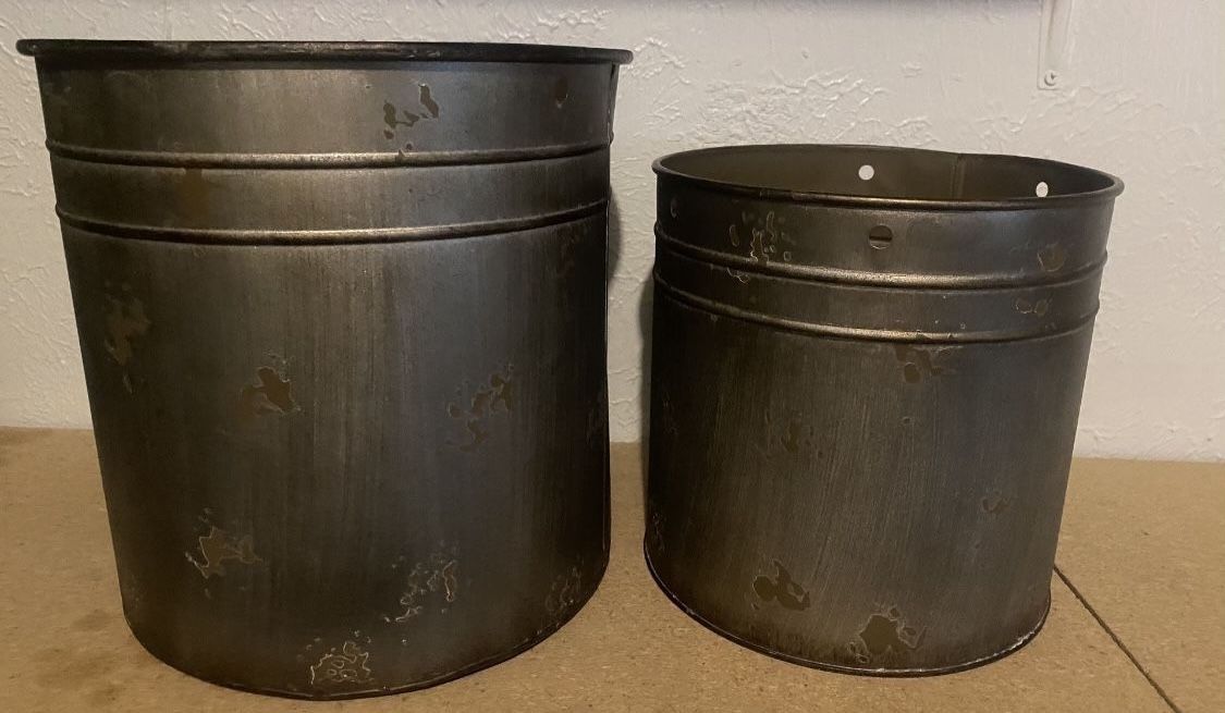 2 Metal Planters  1-10” 1-8” (Indoor/outdoor)