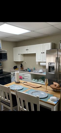 Gently used kitchen Eat at Island