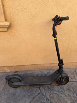 Segway E2 pro electric scooter ninebot e2 pro comes with charger like new asking $300