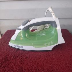 BLACK+DECKER One Step Steam Iron - Plancha de vapor de un solo paso for  Sale in Whittier, CA - OfferUp