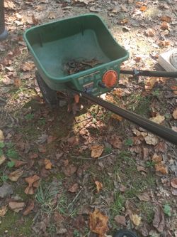 Scotts Builder Broadcast Spreader