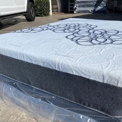 Queen Bamboo Cool Gel Memory Foam!!