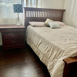 Bedroom Set , Queen Size Bed, Mattress Included