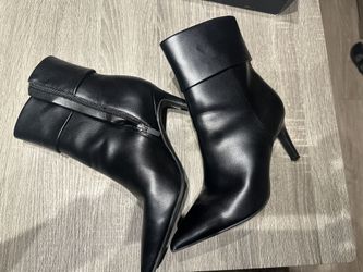 New, Never Worn. Women’s Nine West Heeled Boots (Size 9M)