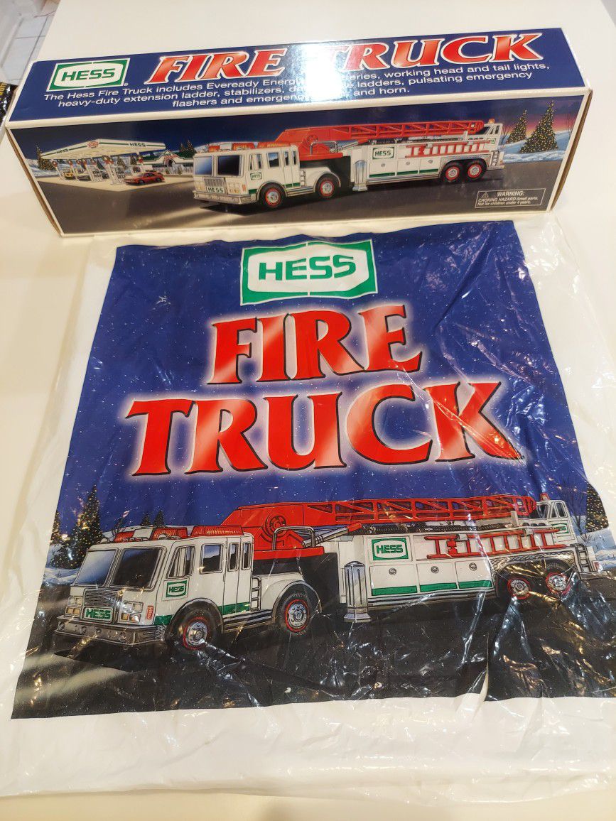New HESS FIRE TRUCK  , YEAR 2000, WITH BAG