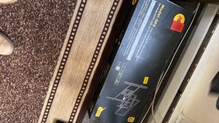 75-110" heavy duty wall mount