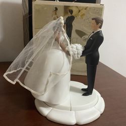 NEW IN BOX TY WILSON PERFECT MATCHRIMONY CAKESIDE STATUETTE BRIDE & GROOM W/ FLOWERS & BASE