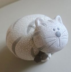 Chubby ceramic kitty