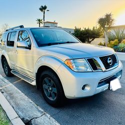 2011 Nissan Pathfinder LE – 2WD – 119k miles – Great condition