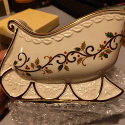 Holiday Sleigh Decoration