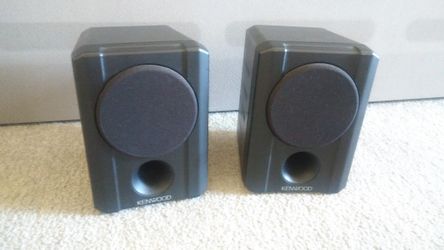 Kenwood 100 watts speakers 8 ohms