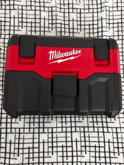 Milwaukee M18 Vacuum 2 Gallon