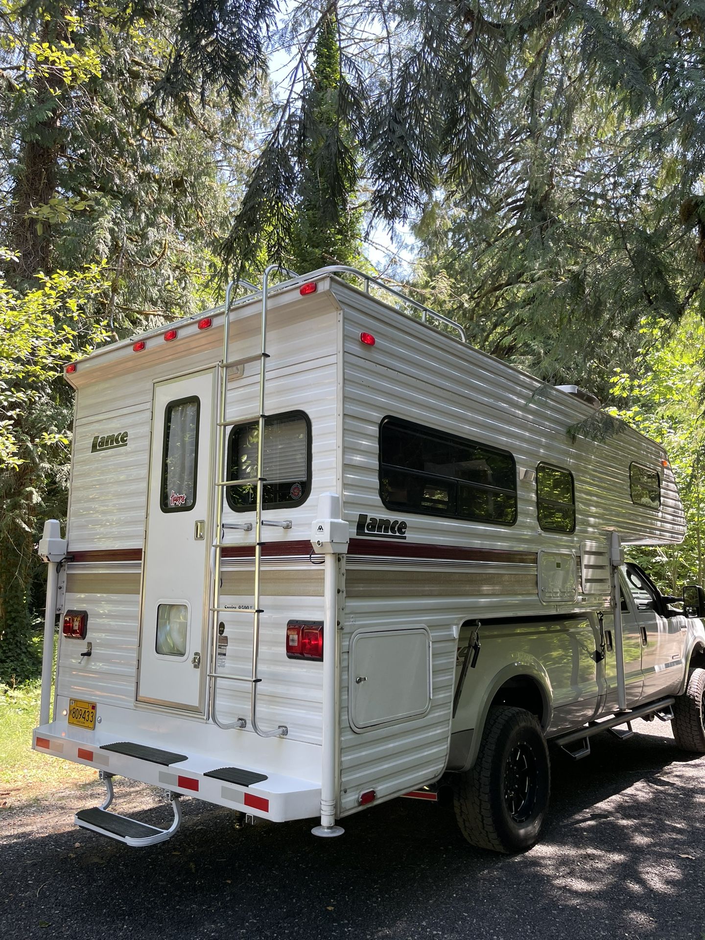 1998 Lance 9500
