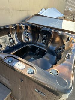 2016 hot tub, seats 7