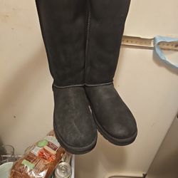 New tall Blk Uggs pet smoke free Home