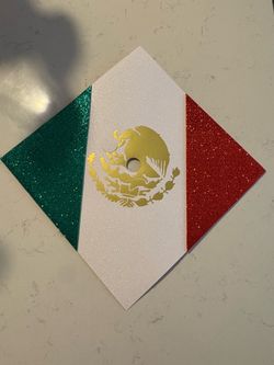 Mexico grad cap and lei