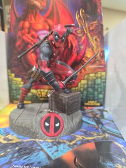 Deadpool statue