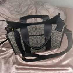 Smith Tote Bag 24 In Signature Jacquard