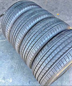 235/55 R20 Goodyear  tires.  Set de (4) en perfectas condiciones 80%life