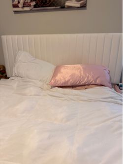 Queen size bed frame/mattress