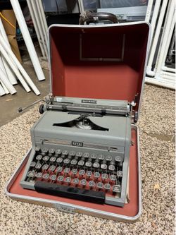 Vintage Royal Quiet De Luxe Typewriter Gray Excellent Condition Collector Rare