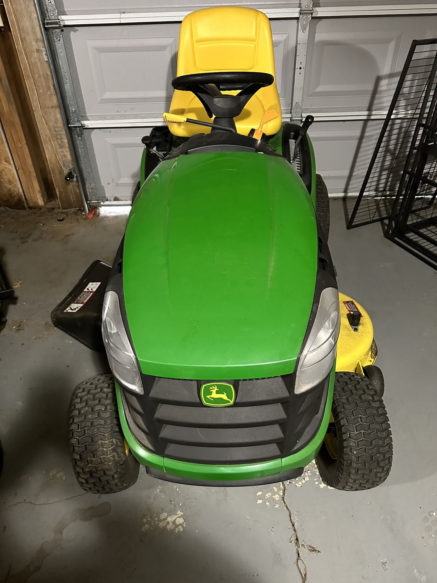 John Deere D105 Riding Mower