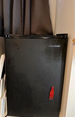 Black & Decker Black Mini Fridge