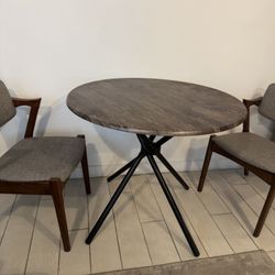 Round Dining Table 