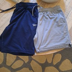man's shorts L 