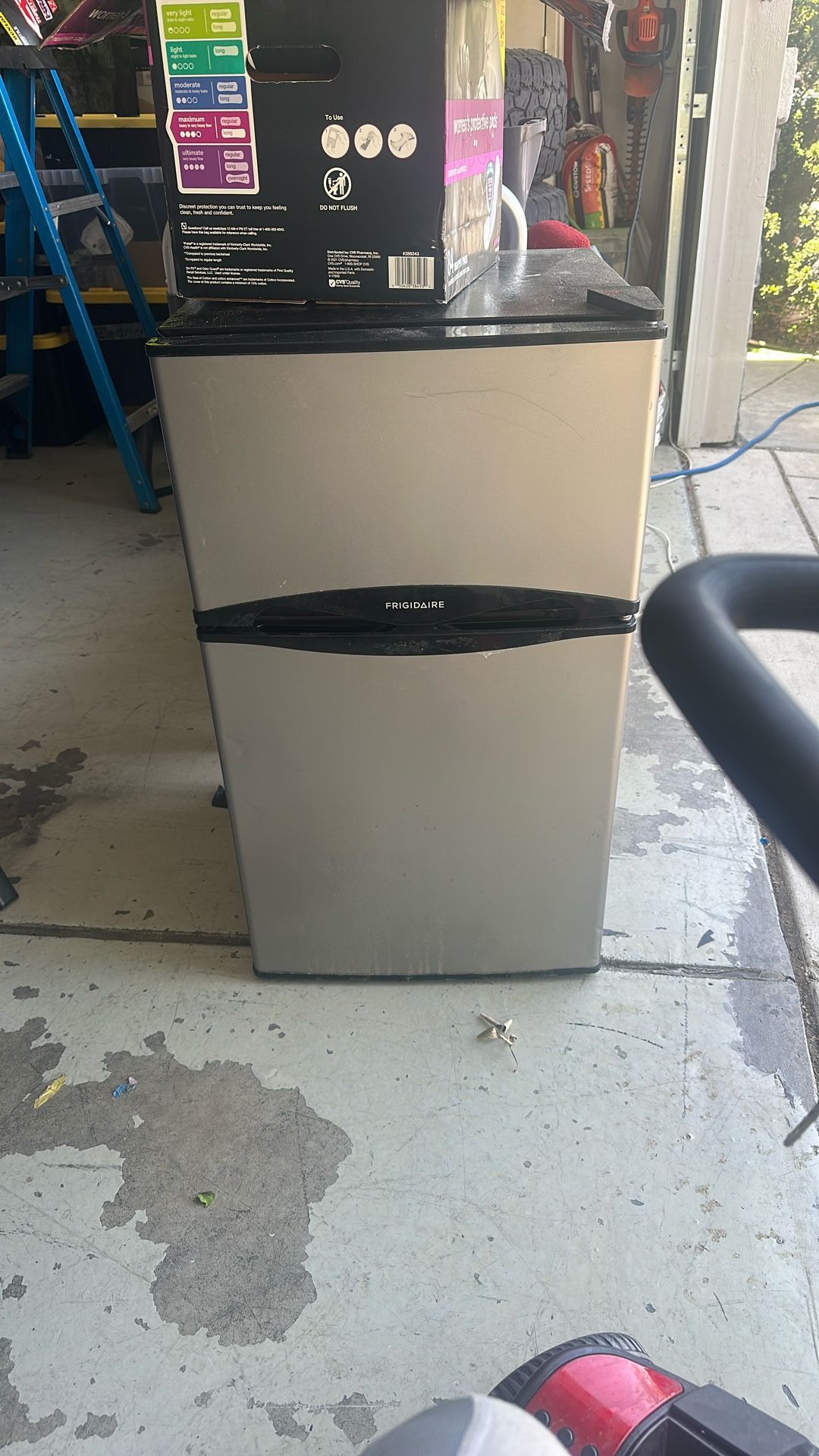 Frigidaire Mini Refrigerator / Freezer