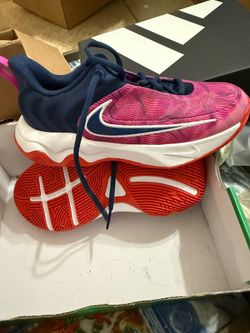 Giannis immortality size 4.5 Youth/6 women
