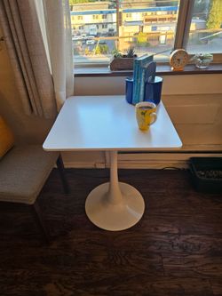 Square tulip table with metal pedestal