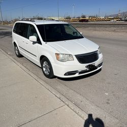 2013 Chrysler Town and Country Van