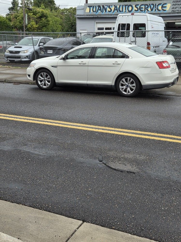 2011 Ford Taurus
