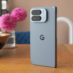 Google Pixel 10 Pro Fold 256gb Moonstone Plus $100 Of Cases 