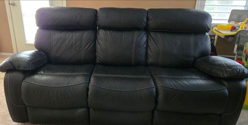Black Leather Reclining Sofa – Like New – Excellent Condition