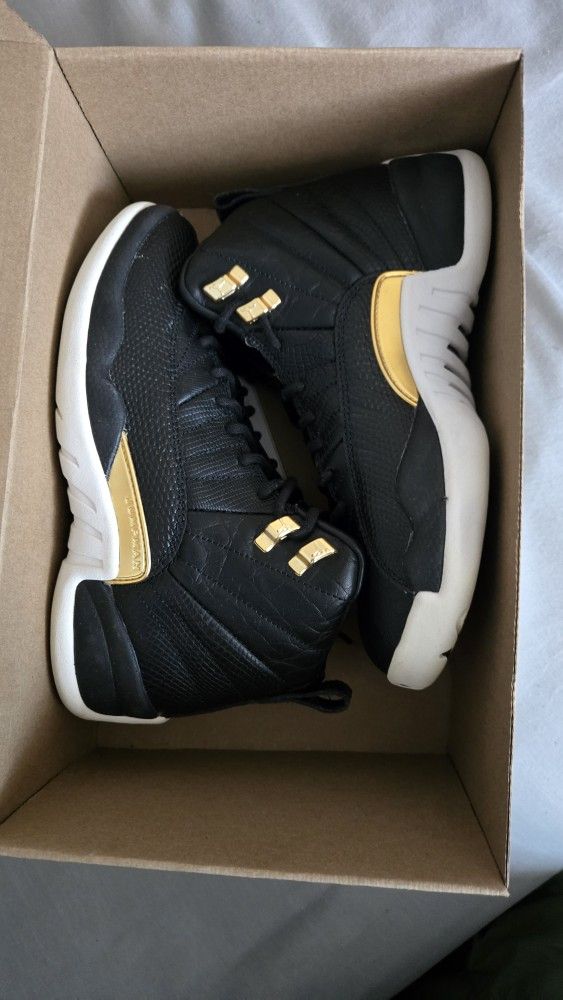 Jordan 12 Reverse Taxi Sz 5.5y/7w
