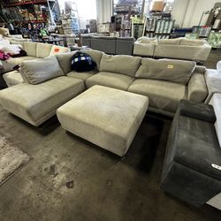 Raylin Fabric Sectional Sofa 