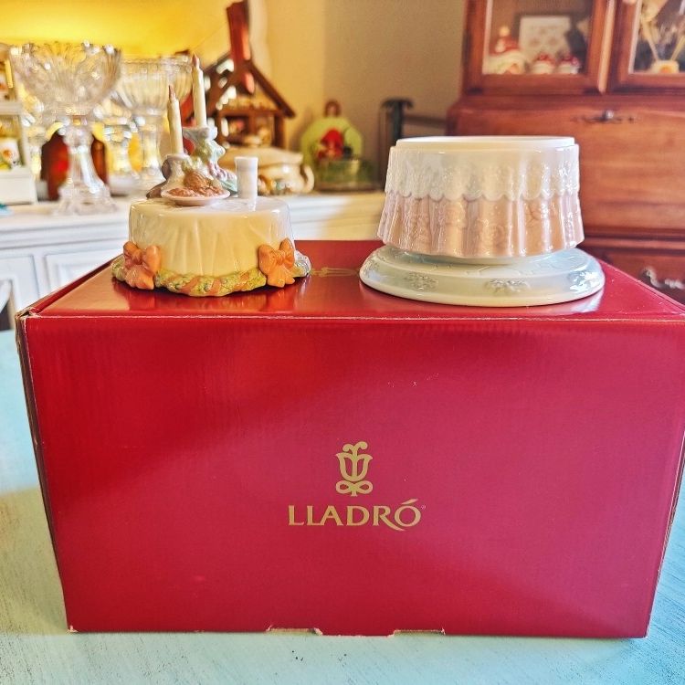 Lladro Figurine Night before Christmas Cookies for Santa Table